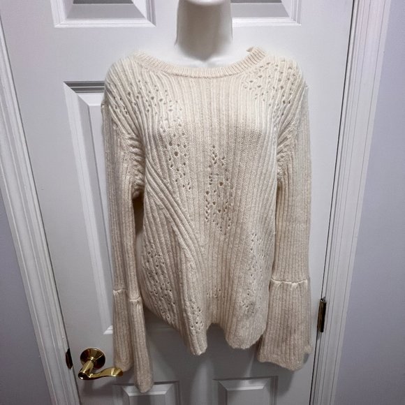 Leo & Sage size large sweater with trumpet sleeves - Picture 6 of 7